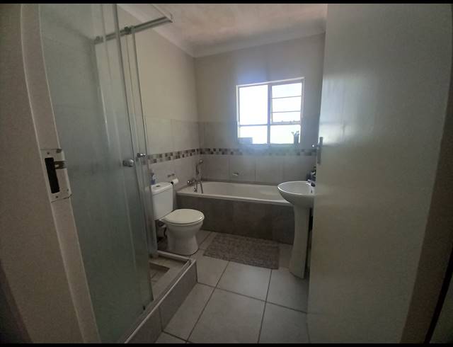 3 BEDROOM APARTMENT FOR SALE IN BOKSBURG CENTRAL